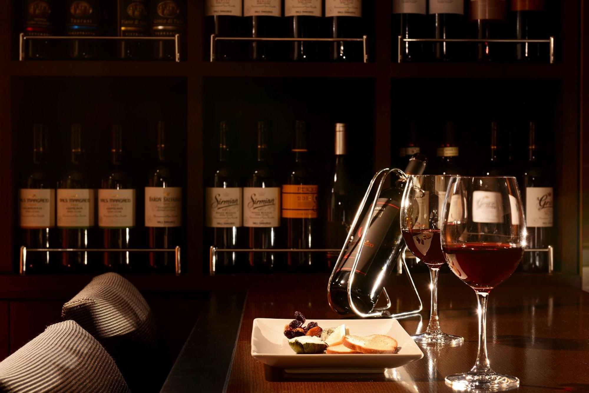 The Tokyo Station Hotel Екстер'єр фото Wine and cheese