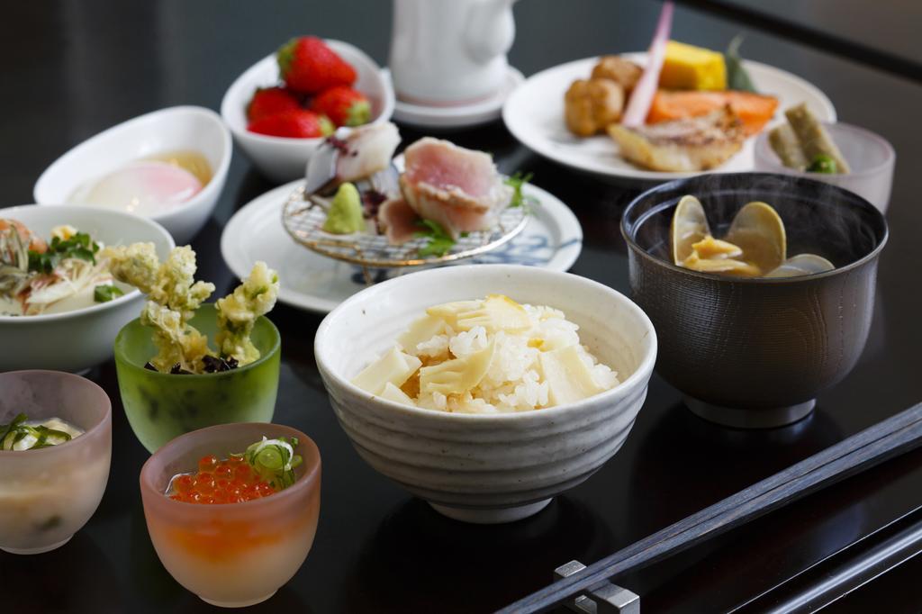 The Tokyo Station Hotel Екстер'єр фото A Japanese breakfast